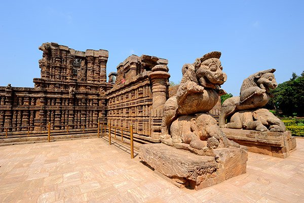 Discover Konark Sun Temple – A UNESCO World Heritage Site, architectural marvel, symbol of India’s rich heritage, and a stunning chariot-shaped temple dedicated to the Sun God in Odisha.