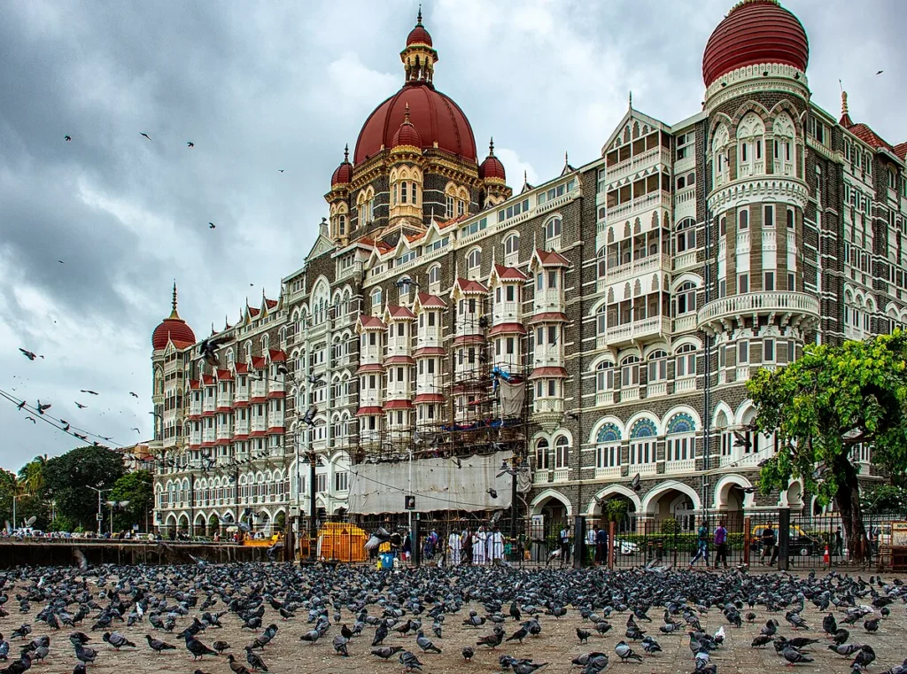 Experience Mumbai: The City of Dreams, Home to Iconic Landmarks, Bustling Streets, Bollywood, Stunning Beaches, Rich History, and a Vibrant Food Scene