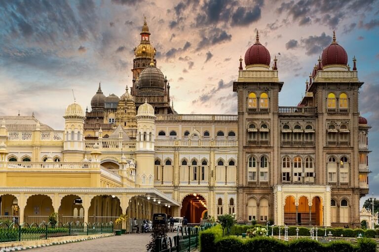 Discover Mysore Palace – A magnificent royal residence, architectural masterpiece, symbol of Wodeyar dynasty’s grandeur, and a major cultural landmark in Karnataka.