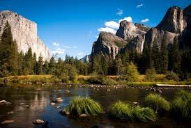 Yosemite National Park, USA: A Natural Wonderland of Majestic Waterfalls, Towering Cliffs, and Scenic Hiking Trail