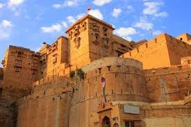 Discover Jaisalmer Fort – A UNESCO World Heritage Site, stunning golden sandstone fortress, living heritage city, and a symbol of Rajasthan’s rich history and architecture.